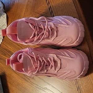 Pink woman's  new  without tags sneakers  size 39. So it would be a size 6.5